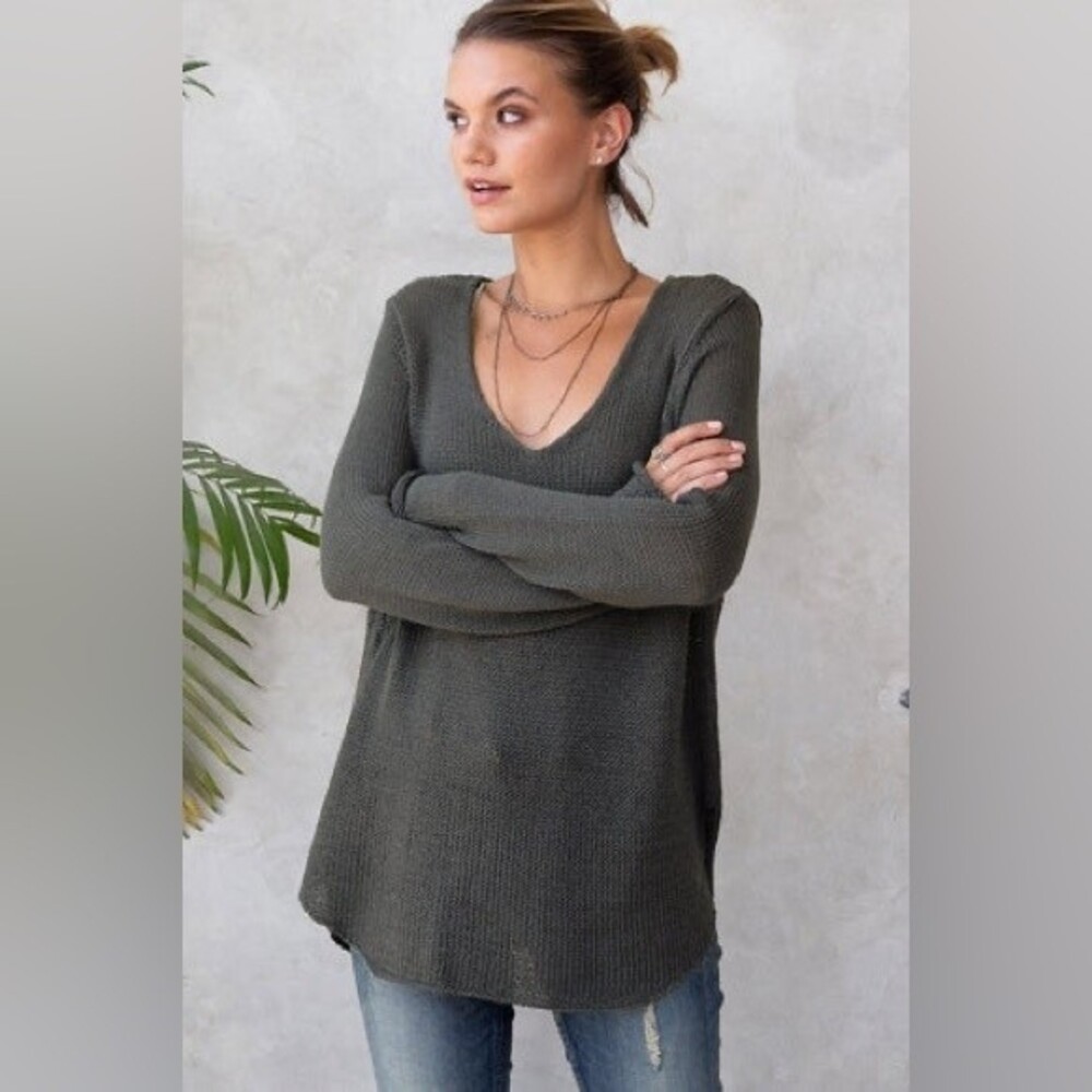 Wooden Ships Paola BuenDia Open Shirt Tail V Chunky Sweater in Gunmetal S/M